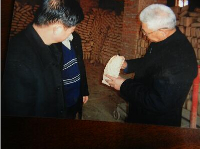 中国白酒检评专家组副组长于桥先生来公司考查